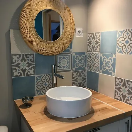 Chez Nine Sur Echarou Apartment *