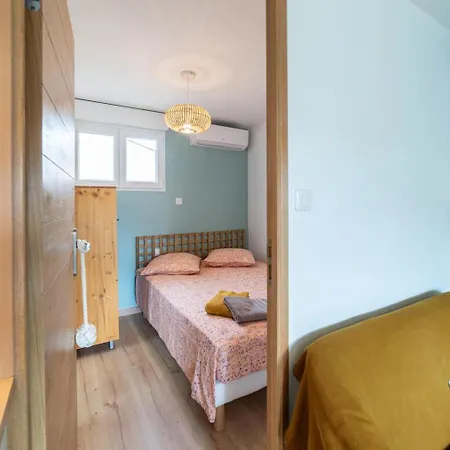 Chez Nine Sur Echarou Apartment